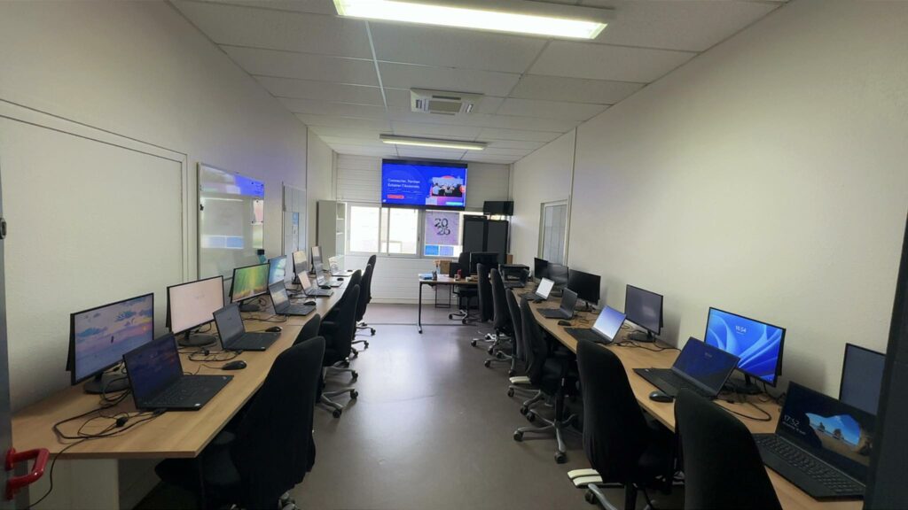 Aperçu de la plateforme L'éclaireur numérique utilisée en salle de formation Savoir Uni